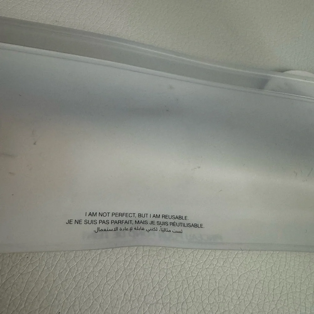 HUDA BEAUTY glOwish complexion brush